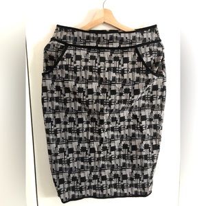 Cute Patterned Pencil Skirt with Pockets